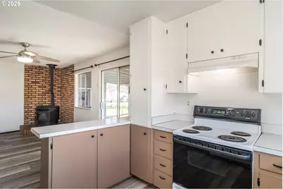 219 Hawthorne St, Sutherlin, OR 97479 - Photo 13