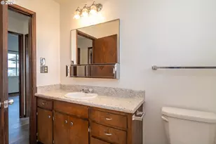 219 Hawthorne St, Sutherlin, OR 97479 - Photo 25