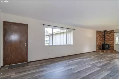 219 Hawthorne St, Sutherlin, OR 97479 - Photo 3