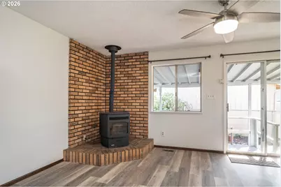 219 Hawthorne St, Sutherlin, OR 97479 - Photo 5