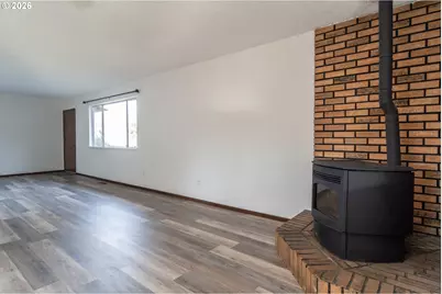 219 Hawthorne St, Sutherlin, OR 97479 - Photo 7