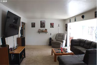 497 Wood Crest Dr, Myrtle Creek, OR 97457 - Photo 3