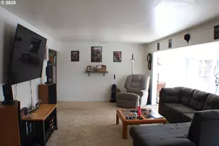 497 Woodcrest Dr, Myrtle Creek, OR 97457 - Photo 3