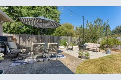 1183 Ocean Ter, Coos Bay, OR 97420 - Photo 35