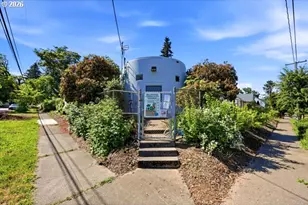 1743 SE Marion St, Portland, OR 97202 - Photo 33
