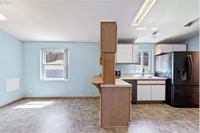 30839 Washington St, Lebanon, OR 97355 - Photo 9