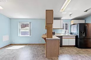 30839 Washington St, Lebanon, OR 97355 - Photo 9