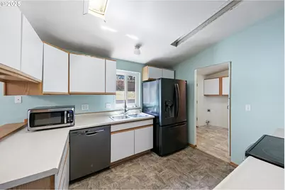 30839 Washington St, Lebanon, OR 97355 - Photo 17