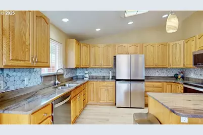 869 N Collier St, Coquille, OR 97423 - Photo 13