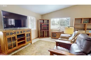 869 N Collier St, Coquille, OR 97423 - Photo 5