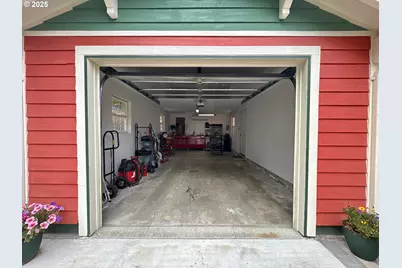 869 N Collier St, Coquille, OR 97423 - Photo 37