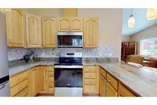 869 N Collier St, Coquille, OR 97423 - Photo 11