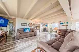 1170 NW 8th Ct, Lincoln City, OR 97367 - Photo 9