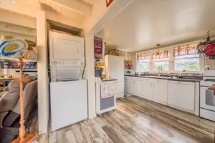 1170 NW 8th Ct, Lincoln City, OR 97367 - Photo 27