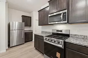 17 NE 134th Pl, Portland, OR 97230 - Photo 11