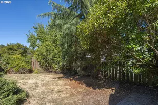 219 E Mission Dr, Newberg, OR 97132 - Photo 27