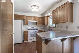 219 E Mission Dr, Newberg, OR 97132 - Photo 9