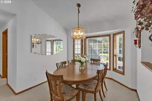 2362 Loch Dr, Springfield, OR 97477 - Photo 9