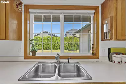 2362 Loch Dr, Springfield, OR 97477 - Photo 15