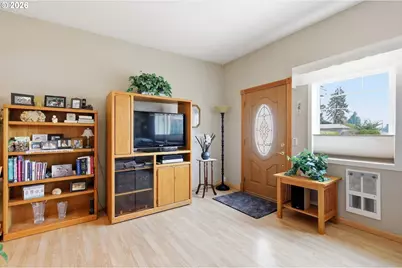 2378 19th St, Springfield, OR 97477 - Photo 3