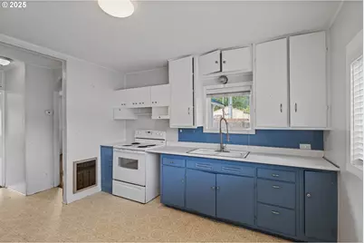 141 Poplar St, Powers, OR 97466 - Photo 7