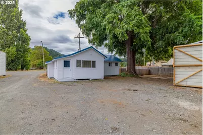 141 Poplar St, Powers, OR 97466 - Photo 25