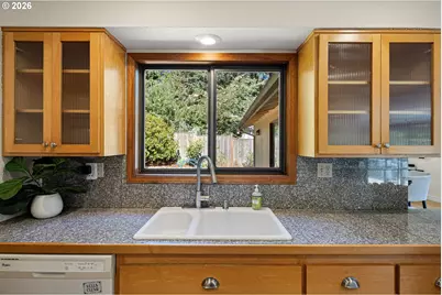 765 Foothill Dr, Eugene, OR 97405 - Photo 15