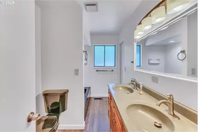 1617 NE Morgan St, Portland, OR 97211 - Photo 13