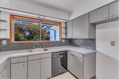 1617 NE Morgan St, Portland, OR 97211 - Photo 9