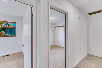 1617 NE Morgan St, Portland, OR 97211 - Photo 17
