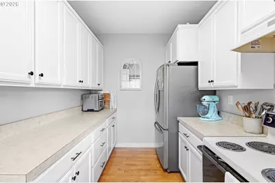 423 S 1st St, Silverton, OR 97381 - Photo 15