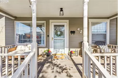 423 S 1st St, Silverton, OR 97381 - Photo 5