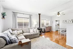 423 S 1st St, Silverton, OR 97381 - Photo 9