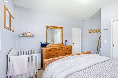 423 S 1st St, Silverton, OR 97381 - Photo 25