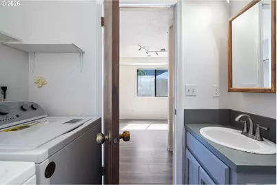 6025 SW Cherryhill Dr, Beaverton, OR 97008 - Photo 27