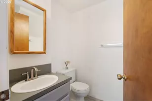 6025 SW Cherryhill Dr, Beaverton, OR 97008 - Photo 9