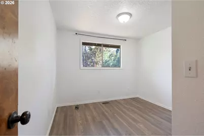 6025 SW Cherryhill Dr, Beaverton, OR 97008 - Photo 17