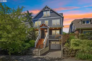 2433 SE Ivon St, Portland, OR 97202 - Photo 3