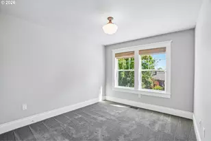 2433 SE Ivon St, Portland, OR 97202 - Photo 23