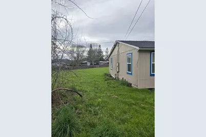 31 SE Darrell Ave, Winston, OR 97496 - Photo 5