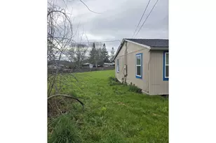 31 SE Darrell Ave, Winston, OR 97496 - Photo 5