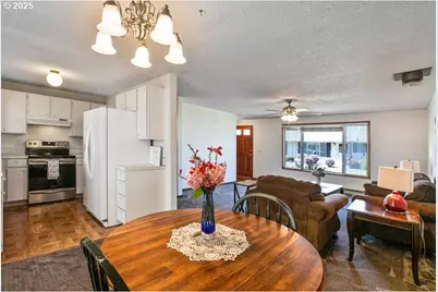 569 NE Fleming Ave, Gresham, OR 97030 - Photo 7