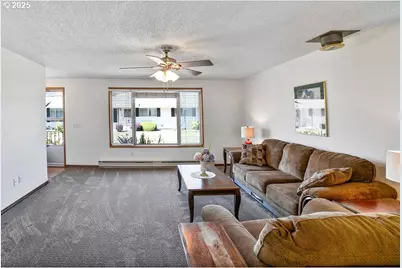 569 NE Fleming Ave, Gresham, OR 97030 - Photo 5