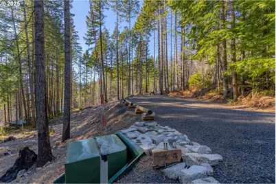 135 E Weber St, Detroit, OR 97342 - Photo 7