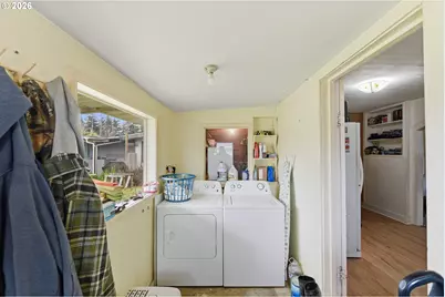 2611 Everett Ave, North Bend, OR 97459 - Photo 7