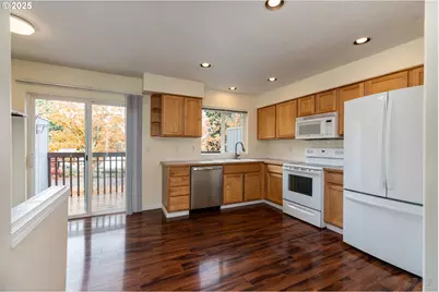 6621 N Columbia Way #4, Portland, OR 97203 - Photo 5