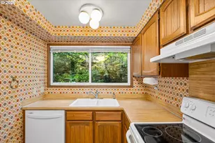 2295 Ridgeway Dr, Eugene, OR 97401 - Photo 17