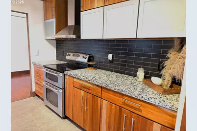 2442 SE 190th Ave, Portland, OR 97233 - Photo 5