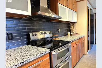 2442 SE 190th Ave, Portland, OR 97233 - Photo 9