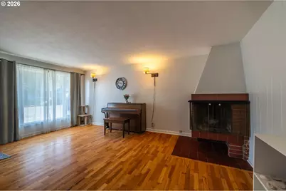 2150 Maine St, North Bend, OR 97459 - Photo 5